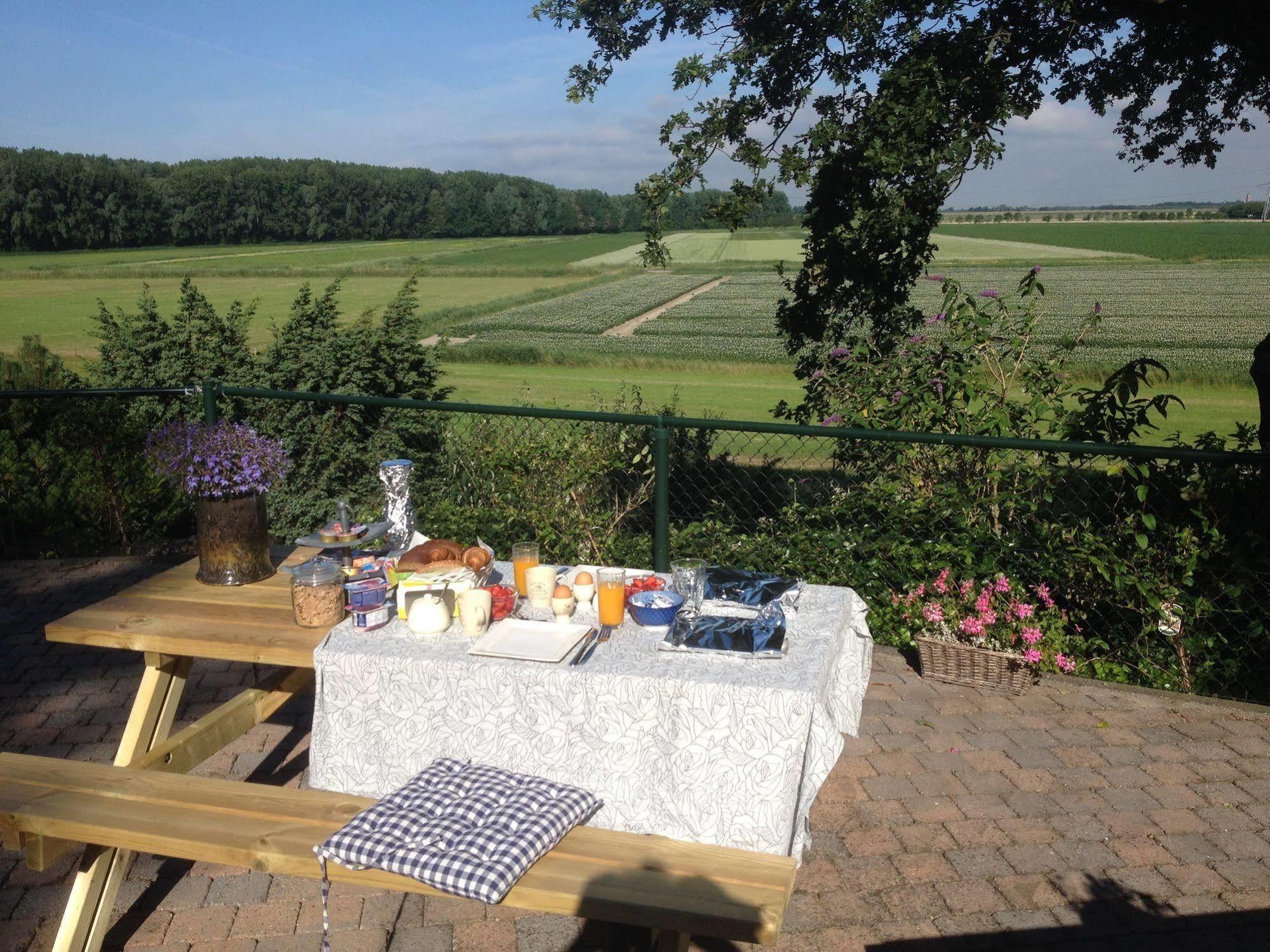 B&B Op De Brabantse Wal Halsteren Eksteriør bilde